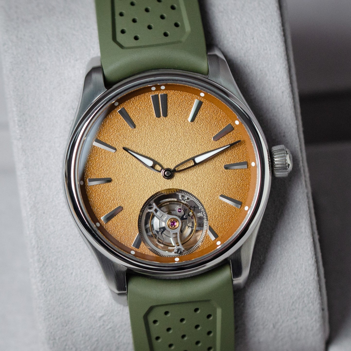 H. Moser & Cie. Pioneer Tourbillon Amber Sand - Bucherer Exclusive