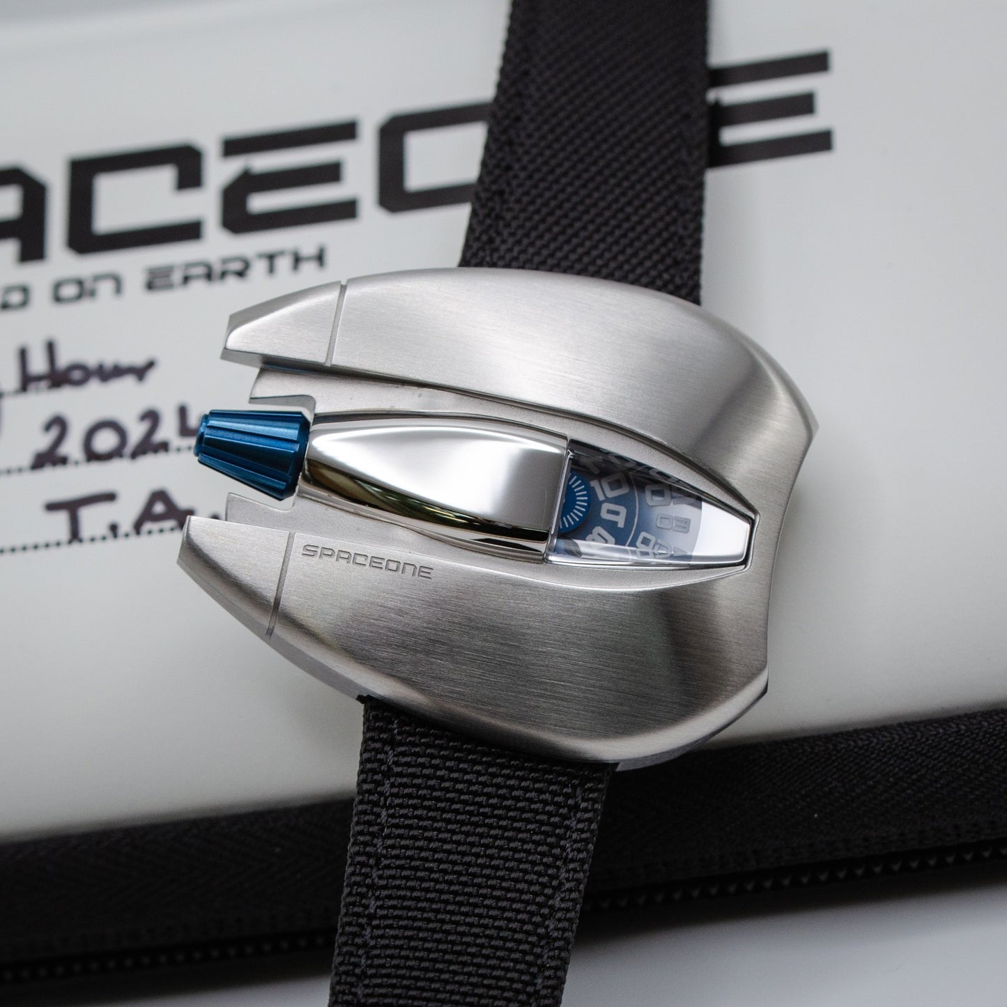 SpaceOne Jumping Hour Limited Topper Edition