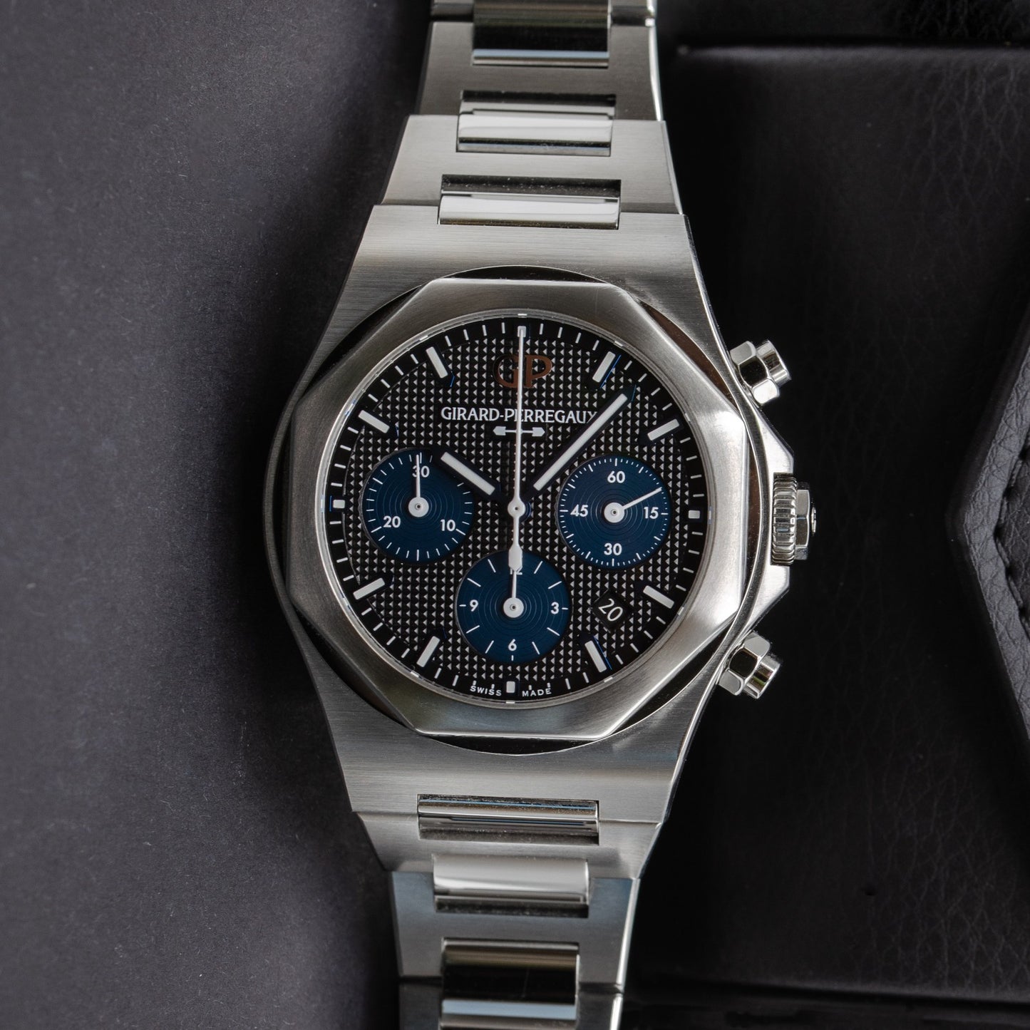 Girard-Perregaux Laureato Chronograph 81020-11-631-11A Black Dial Full Set