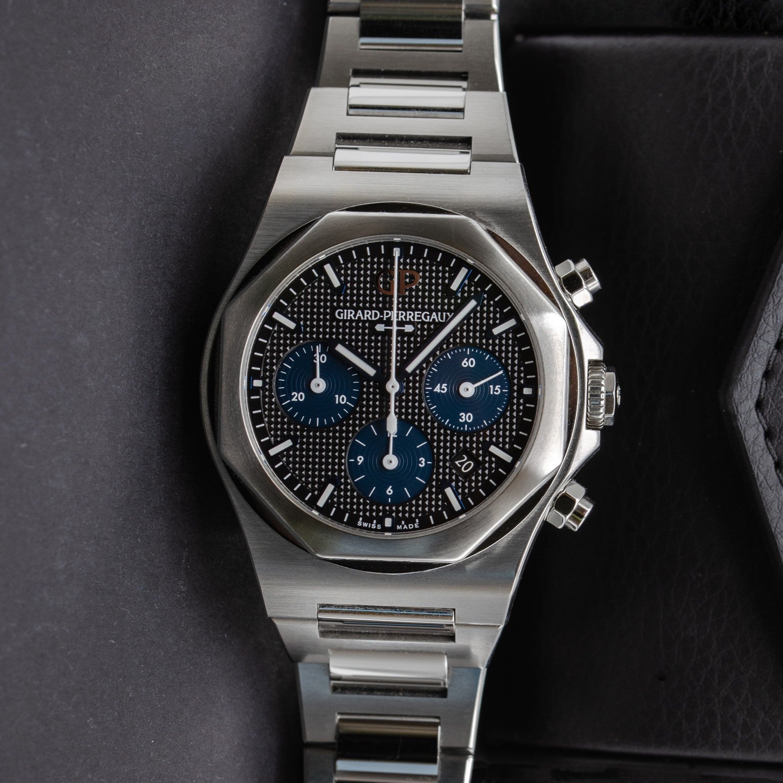 Girard-Perregaux Laureato Chronograph 81020-11-631-11A Black Dial Full Set