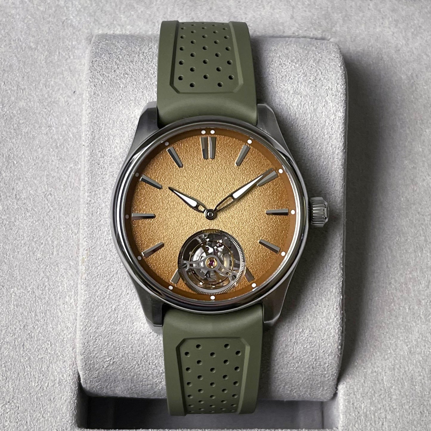 H. Moser & Cie. Pioneer Tourbillon Amber Sand - Bucherer Exclusive